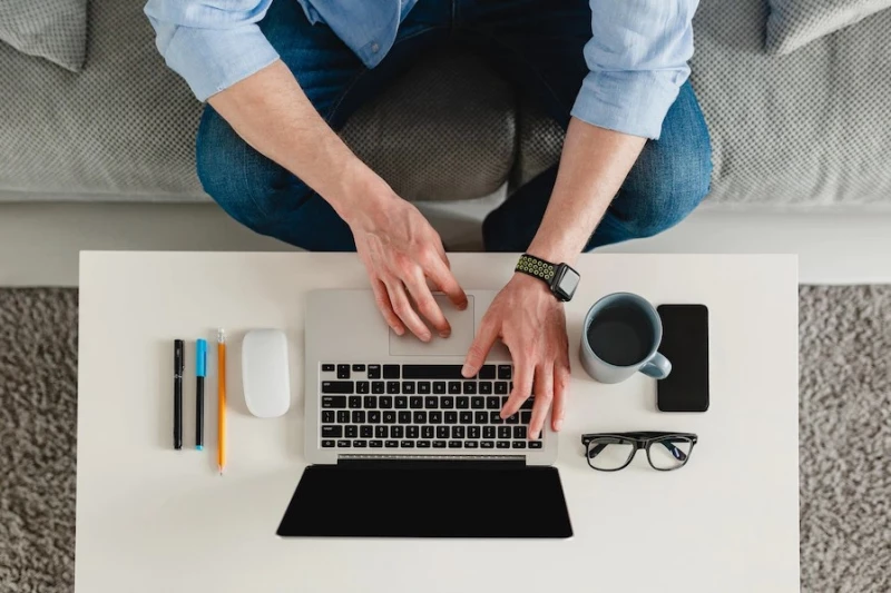 Więcej pracy i... wolnego czasu. Jak wygląda praca na home office?